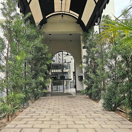 Hotel Oasis-Dream Holidays - La Petite France Сан-Бернардіно Екстер'єр фото