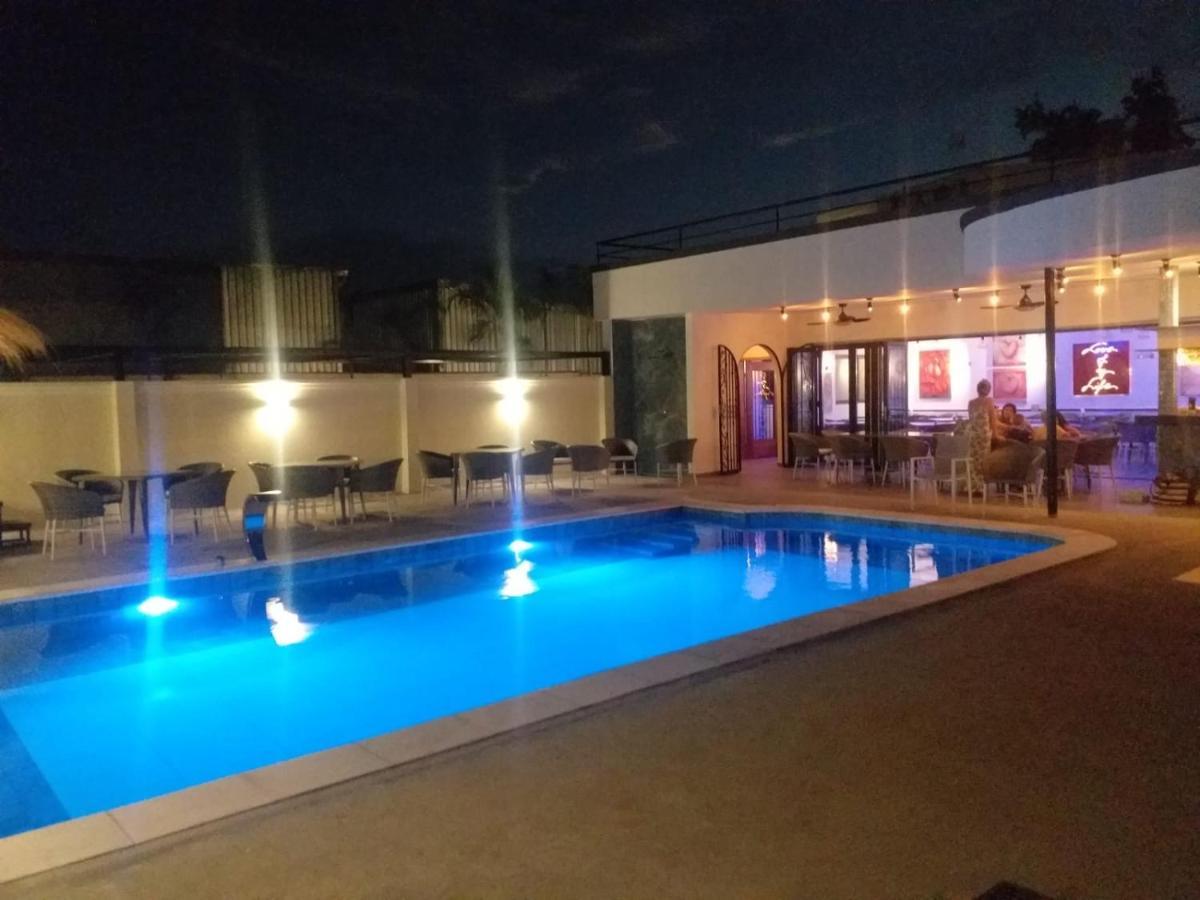 Hotel Oasis-Dream Holidays - La Petite France Сан-Бернардіно Екстер'єр фото