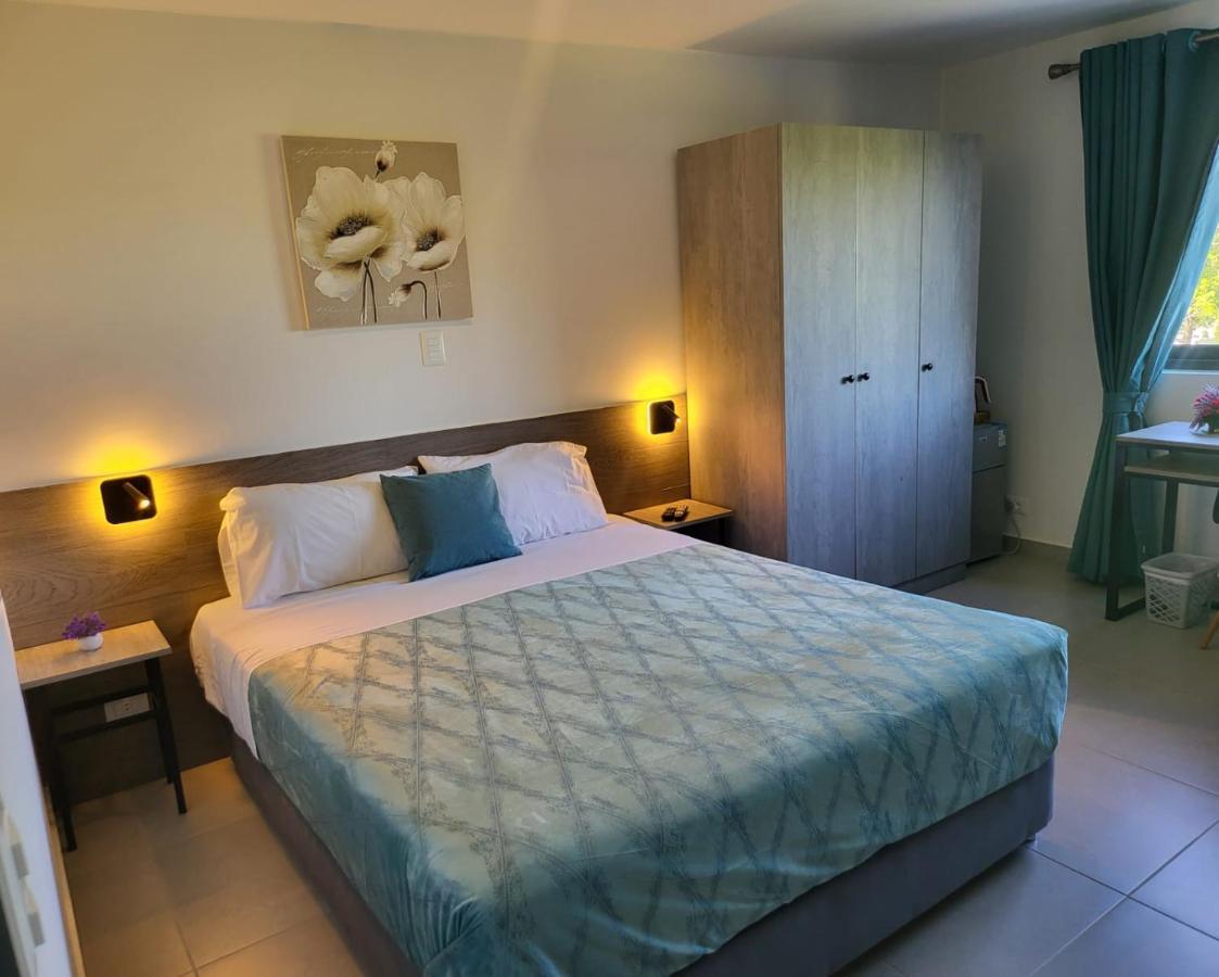 Hotel Oasis-Dream Holidays - La Petite France Сан-Бернардіно Екстер'єр фото
